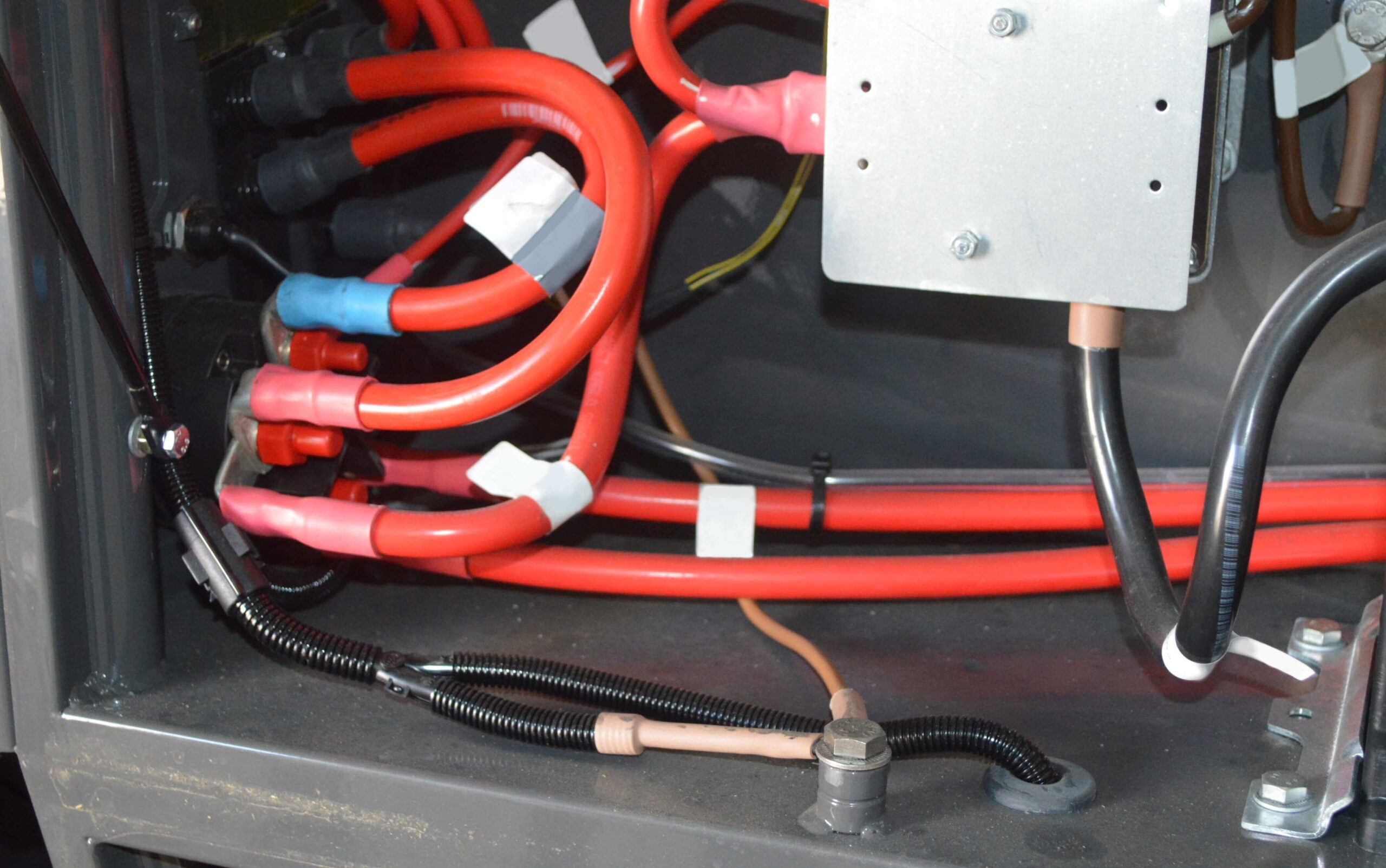 Elige el Cable Correcto para tu Sistema 12V | Guía