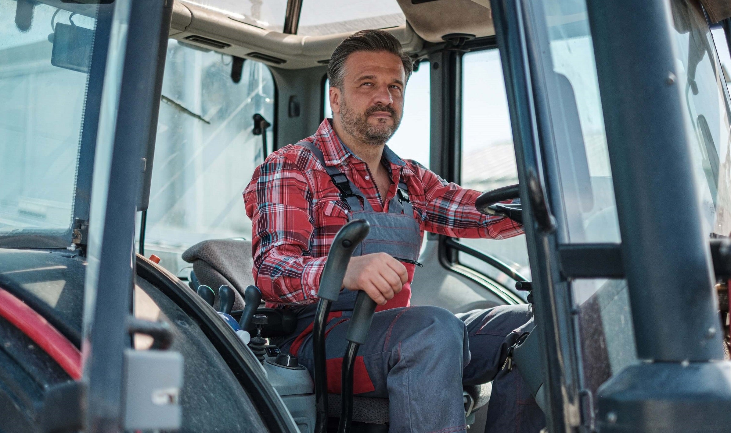 Mantener Postura Adecuada al Volante del Tractor