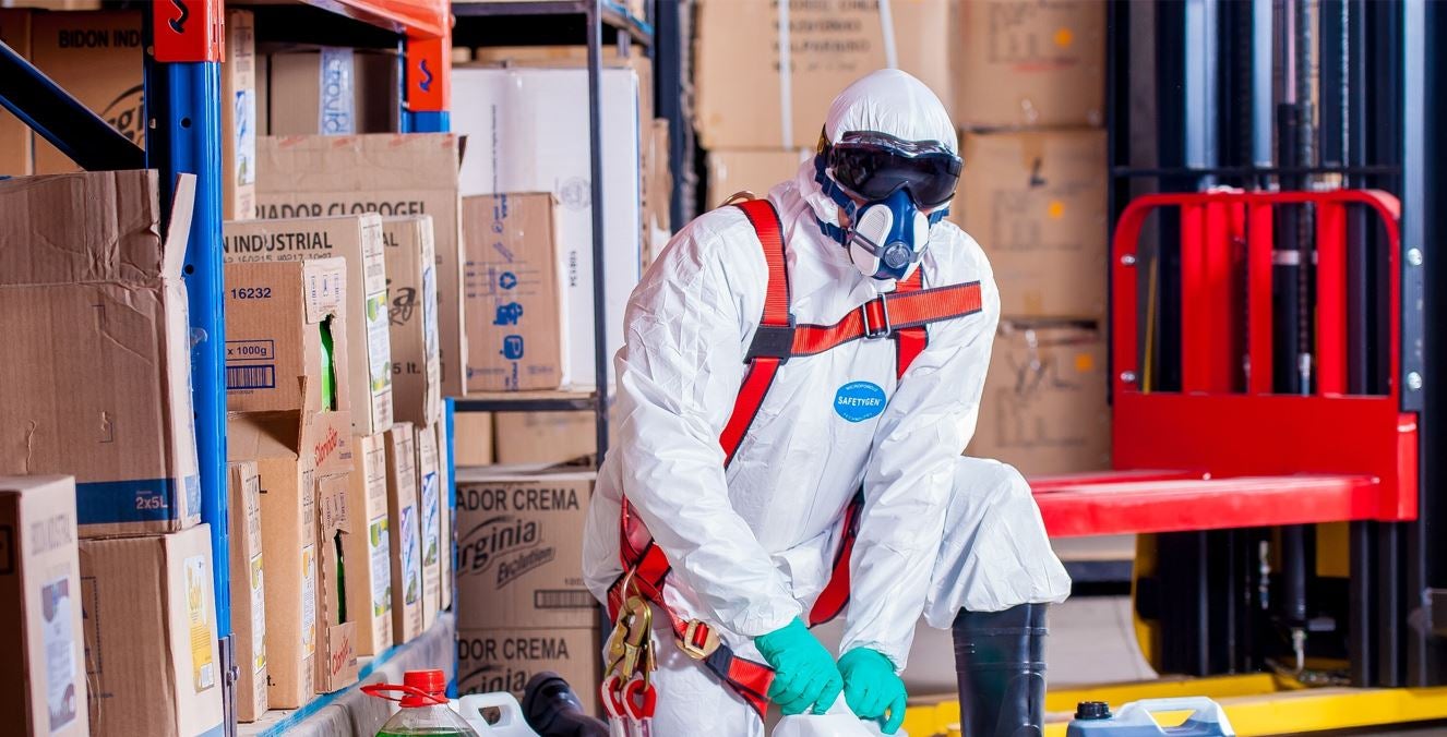 Sustancias Peligrosas: Almacenamiento Seguro en tu Taller