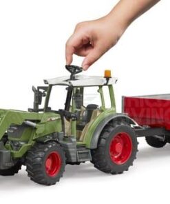FendtVario 211 con cargador frontal y remolque basculante
