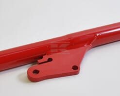 Brazo de púas rojo