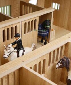 Establo de caballos con 7 boxes 1:24