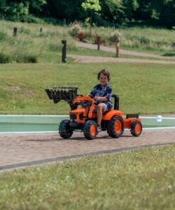 Retroexcavadora Kubota con remolque