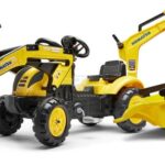 Retroexcavadora Komatsu con cargador frontal y remolque