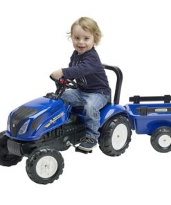 Tractor con remolque y capó abatible New Holland 3 Tractor con remolque y capó abatible New Holland
