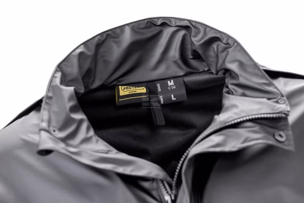 Chubasquero negro talla 50 (M)