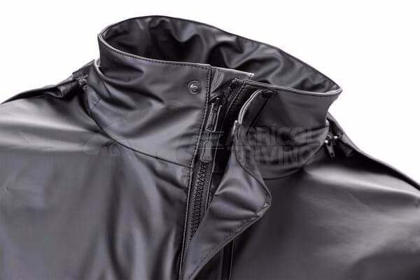 Chubasquero negro talla 54 (L) 10 Chubasquero negro talla 54 (L)