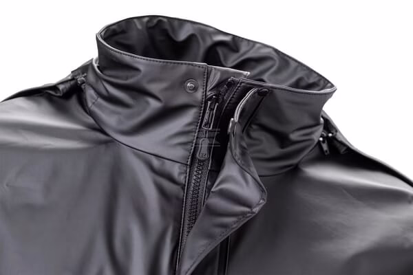 Chubasquero negro talla 50 (M)