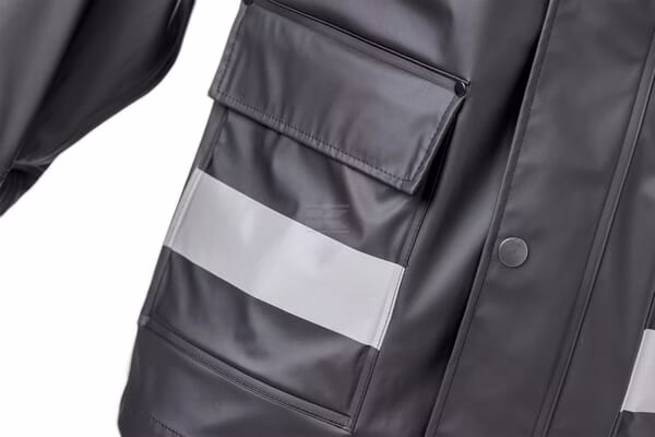 Chubasquero negro talla 50 (M)