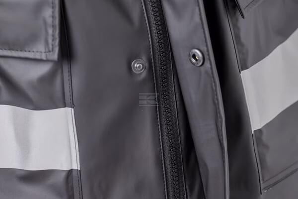 Chubasquero negro talla 50 (M) 16 Chubasquero negro talla 50 (M)