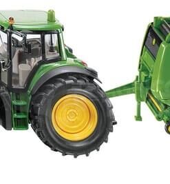 John Deere con empacadora