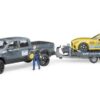 Vehículo RAM 2500 Power Wagon y remolque con coche de carrera Bruder