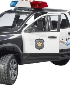 Coche de policía RAM 2500 con policía