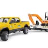 RAM con trailer y excavadora