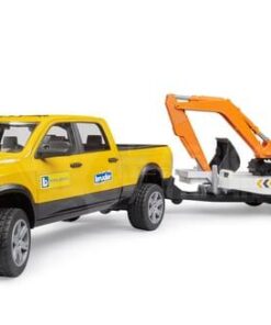 RAM con trailer y excavadora