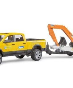 RAM con trailer y excavadora