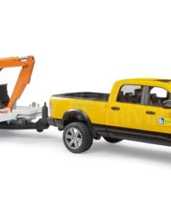 RAM con trailer y excavadora