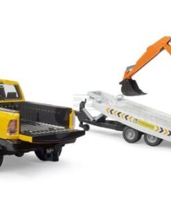 RAM con trailer y excavadora