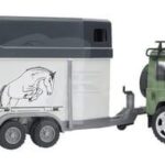 Land Rover Defender con remolque para caballos