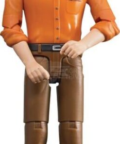 Hombre con pantalones marrones