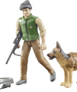 Guardabosques con perro y equipo