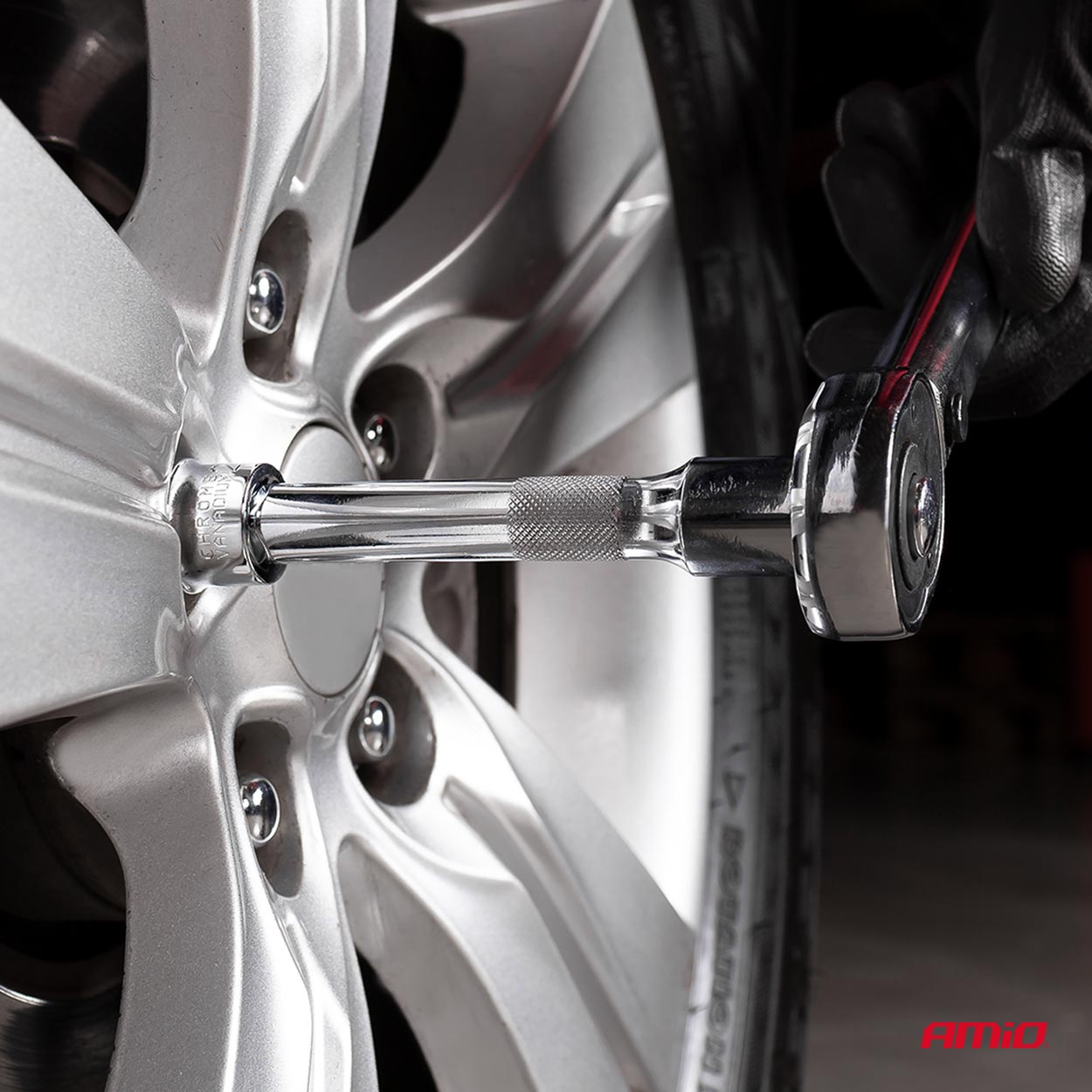 Llave dinamométrica torque (apriete) con copas 17/19/21 mm 40-210 Nm AMiO-02407 4 Llave dinamométrica torque (apriete) con copas 17/19/21 mm 40-210 Nm AMiO-02407