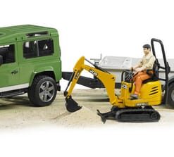 Land Rover con remolque y excavadora