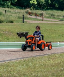Retroexcavadora Kubota con remolque