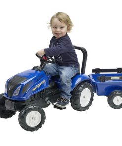 Tractor con remolque y capó abatible New Holland 5 Tractor con remolque y capó abatible New Holland