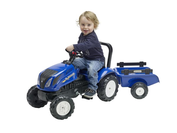 Tractor con remolque y capó abatible New Holland 3 Tractor con remolque y capó abatible New Holland - Imagen 3
