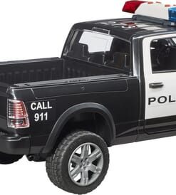 Coche de policía RAM 2500 con policía