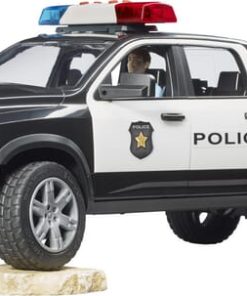 Coche de policía RAM 2500 con policía