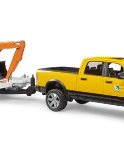RAM con trailer y excavadora