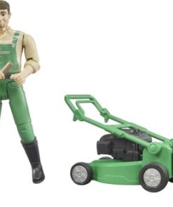 Jardinero con cortacésped y equipo
