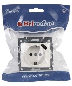 Alternative view of BASE ENCHUFE 2P+T CON OBTURADOR MODELO PACIFIC 16A 250V ENTRADA USB
